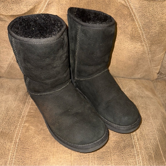 Ugg Australia Classic Short Boots Black Size 7 Sheepskin Winter Boots Snow Boots - Picture 1 of 9